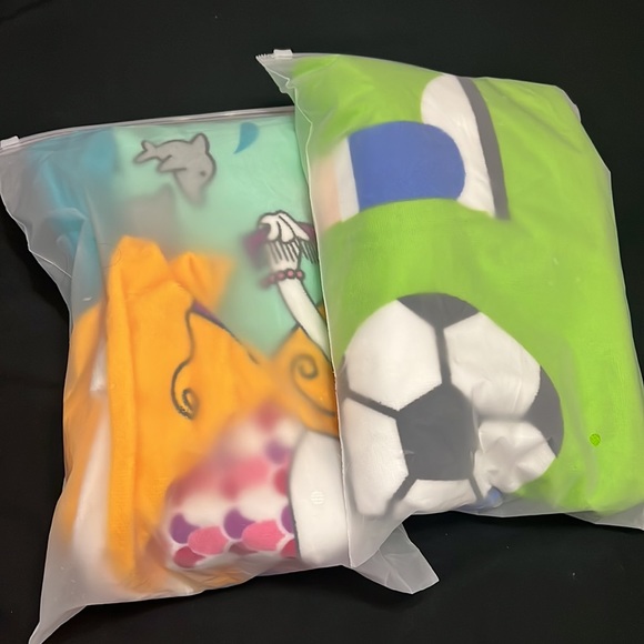 Two poncho style kids towels bundle - Picture 10 of 10